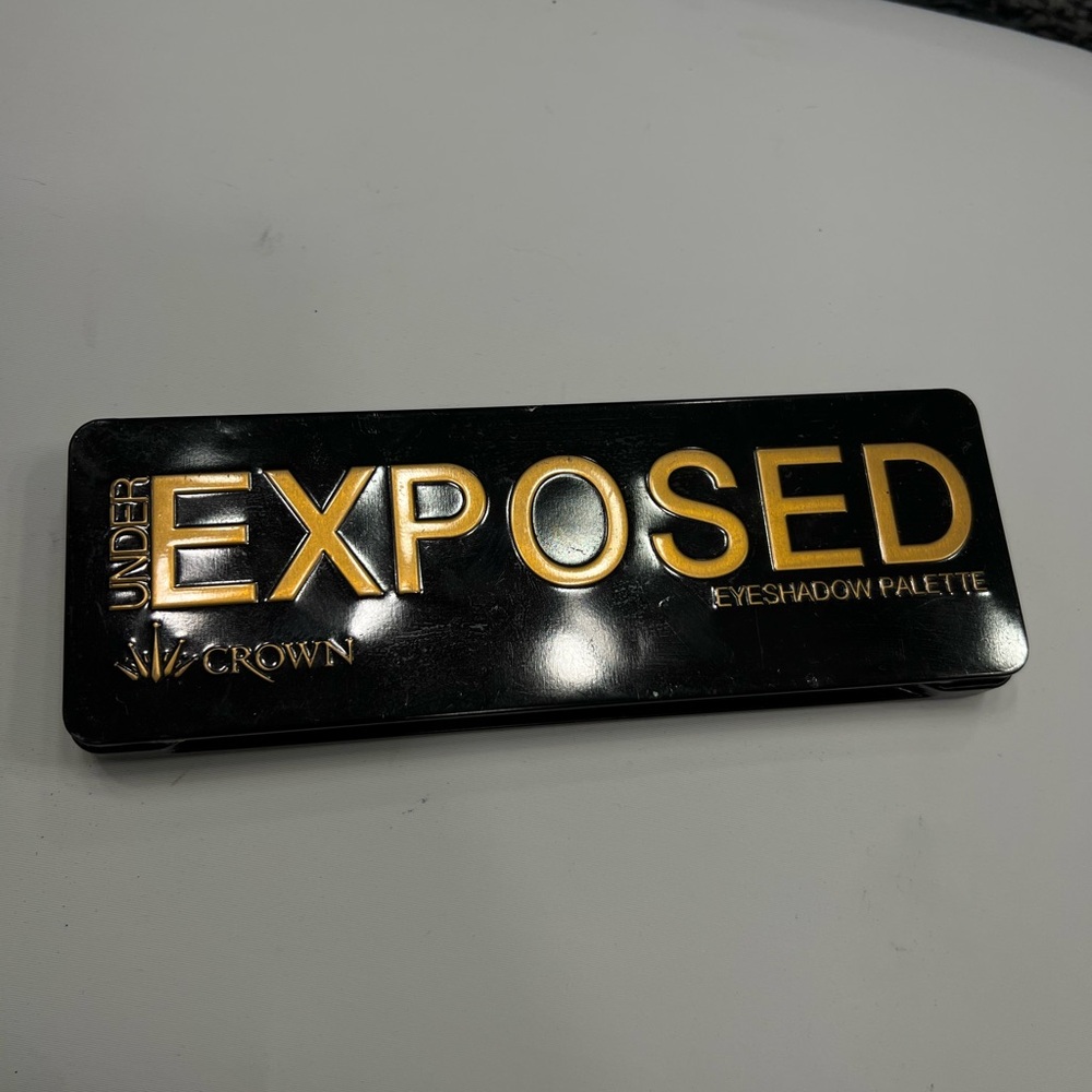 Crown Under Exposed Palette in Black and Gold